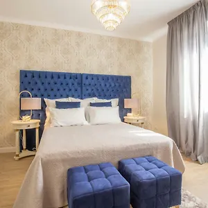 Crys: Apartments, Holiday, Business, Blu Italien